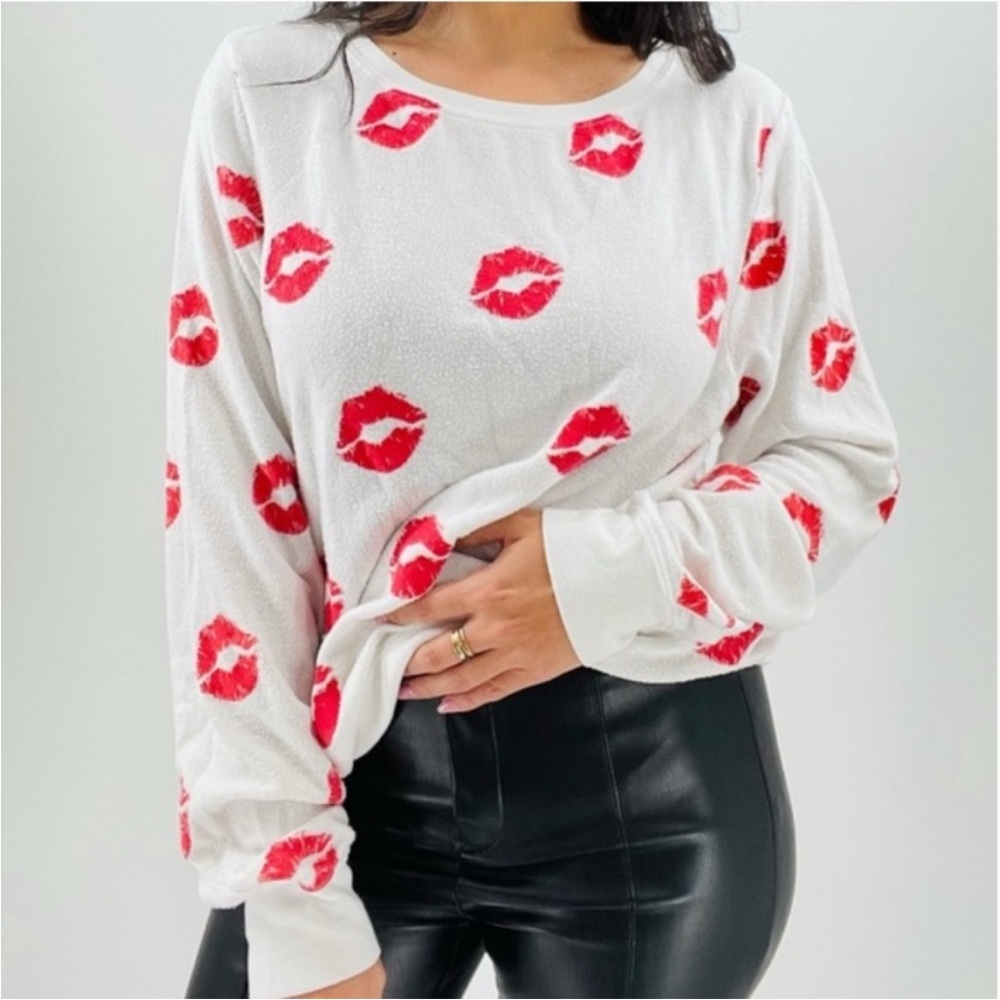 WILDFOX COVERED IN KISSES SWEATSHIRT IN CLEAN WHITE